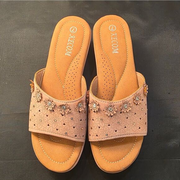 BRAND NEW KECOM WOMEN's FLORAL STUDDED DESIGN DETAIL SLIDE WEDGE SANDAL - Picture 2 of 14